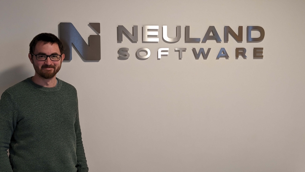Alexander vor dem Neuland Logo